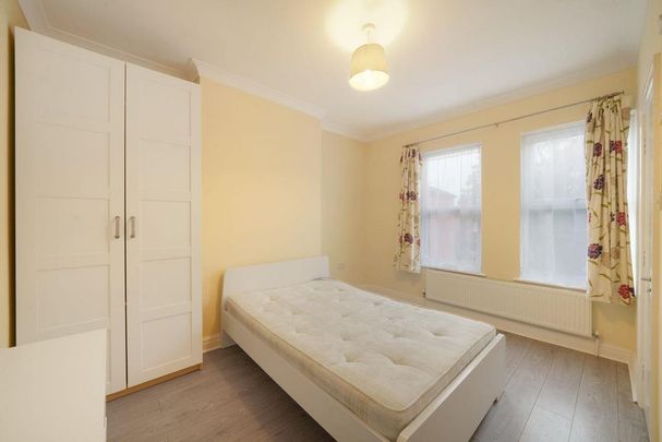 3 bedroom flat to rent - Photo 1