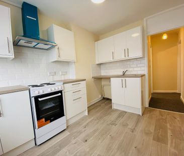 3 bedroom flat to rent - Photo 6