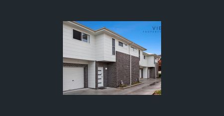 GIGANTIC TOWNHOME! - Photo 5