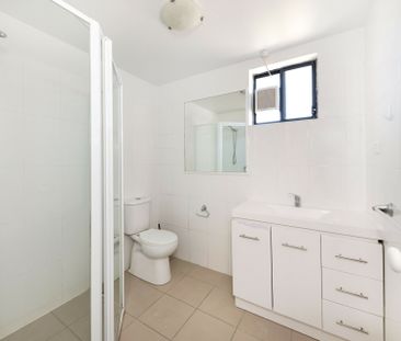 Convenient Living with Space and Comfort - Photo 6