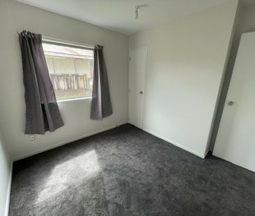 2 Bedroom Cozy Unit in Central Ranui - Photo 4