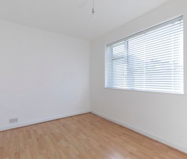 Kingsholm Court, Gloucester GL1 3DH - Photo 3