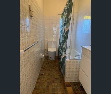 Spacious Family Home in a Convenient Croydon Location - Photo 5