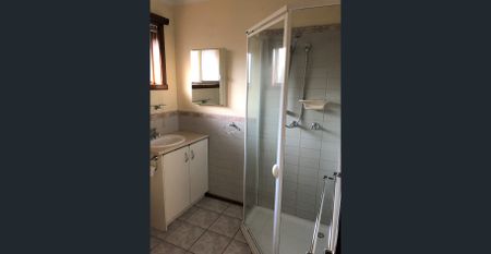 Close to Mitcham Station - Photo 5