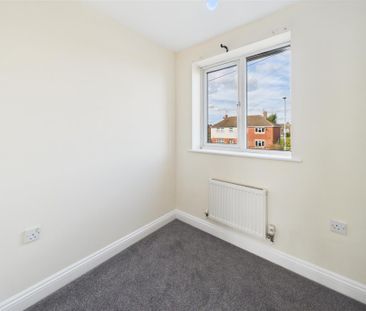 3 bedroom Semi-detached house to rent - Photo 6