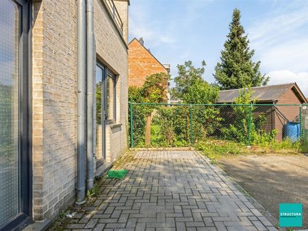 Appartement met 2 kamers en staanplaats - Photo 3