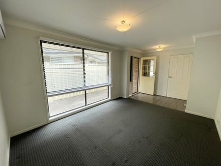 FOUR BEDROOM FAMILY HOME WITH INGROUND POOL! - Photo 3