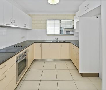 Air Conditioned First Floor Unit in the Heart of Maroochydore - Photo 4