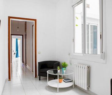 Room with access to interior patio in Barcelona - Photo 2