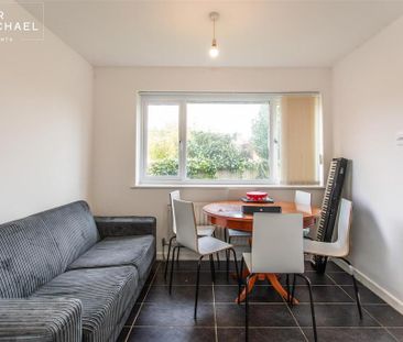 6 bedroom detached house to rent - Photo 2