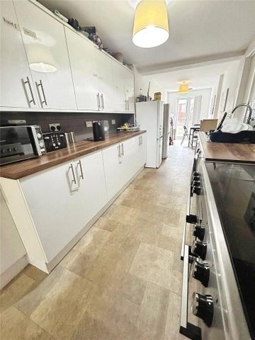 1 bedroom in a house share to rent - Photo 5