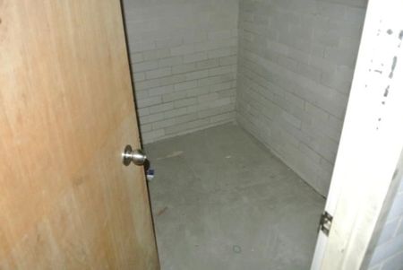 3 BED - 2 BATH - BASEMENT PARKING + STOREROOM - Photo 5