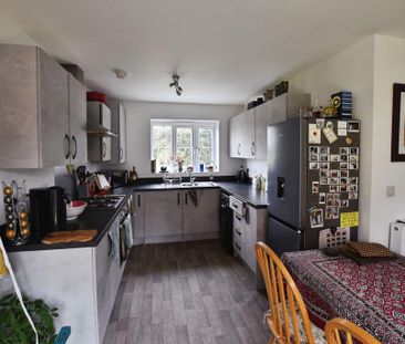 3 bedroom end of terrace house to rent - Photo 2