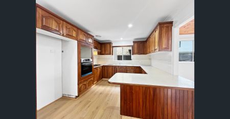 FAMILY HOME IN THE HEART OF GREENACRE - Photo 5