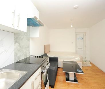 Studio to rent - Photo 2