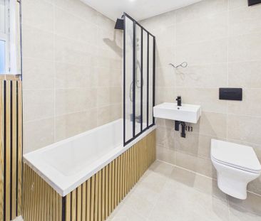 3 bedroom semi-detached house to rent - Photo 6