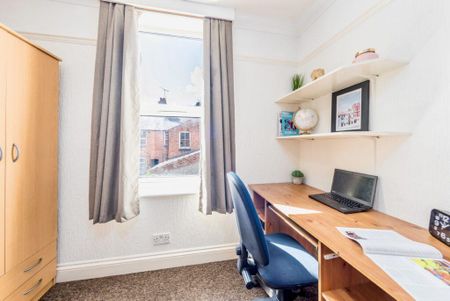 5 bedroom terraced house to rent - Photo 2