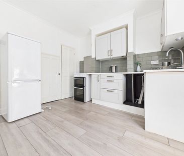 Holly Road, Hounslow, TW3 - Photo 6