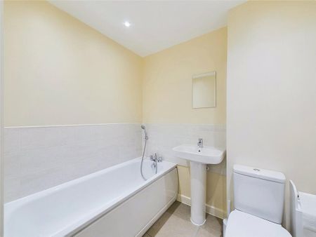 3 bedroom end of terrace house to rent - Photo 3