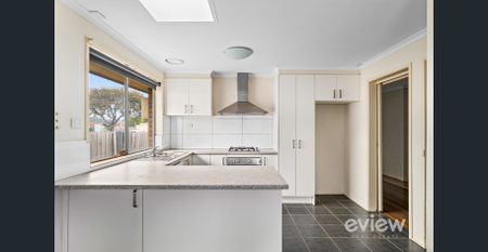 Beautiful 3-Bedroom Cottage in Werribee! - Photo 3