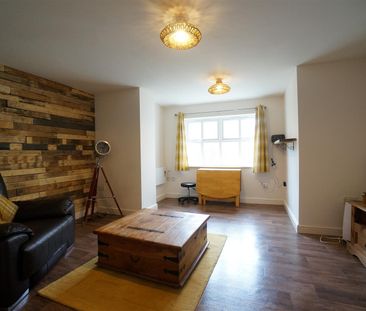 Flat 8, 15 High Street - Photo 2