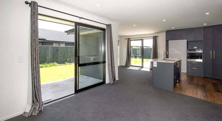 Modern Home, Family Ready - Photo 5
