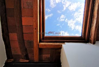 Caratteristica mansarda arredata di sola cucina!