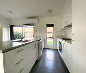 6/64 Escapade Boulevard, Craigieburn VIC 3064 - Photo 4