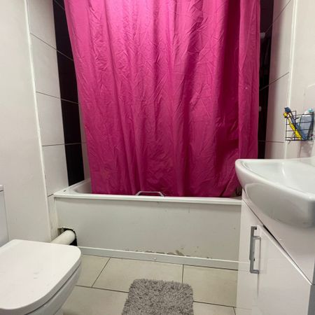 Room in a Shared House, Armistice Gardens, SE25 - Photo 4