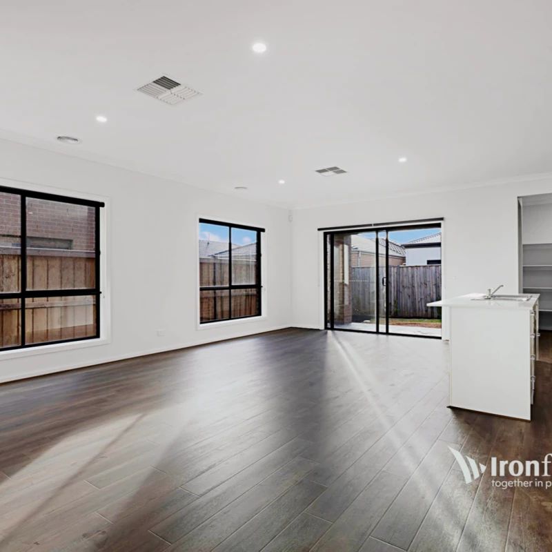 4 Bed, 2 Bath - Photo 1