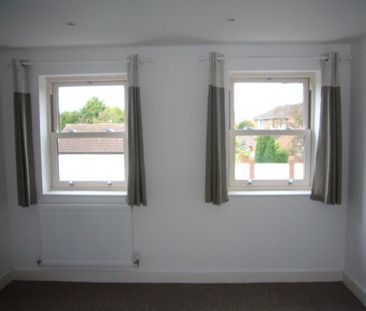 3 bedroom end of terrace house to rent - Photo 3