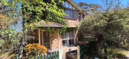 DOUBLE - 2 CAR LOCK UP GARAGE - 2 BEDROOM 2 STOREY TOWNHOUSE - Photo 3