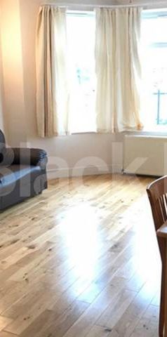 Bright and airy one bedroom property in stunning mansion block - Photo 1