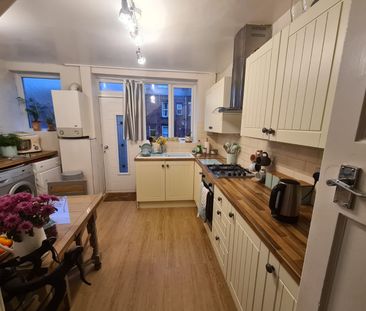 2 Bed - 26 Hartley Crescent, Woodhouse, Leeds - LS6 2LL - Student - Photo 5