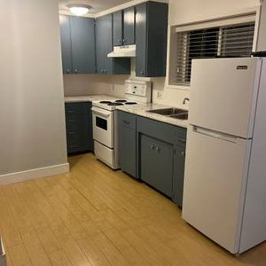 Spacious renovated 1BR/1BA suite for rent - Photo 2