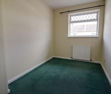 2 bedroom end of terrace house to rent - Photo 2