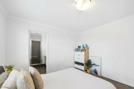 Stunning 3 Bedroom, 2 Bathroom Home with Modern Comforts - BREAK LEASE - Photo 5