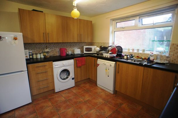 St Peters Street, Roath - Photo 1