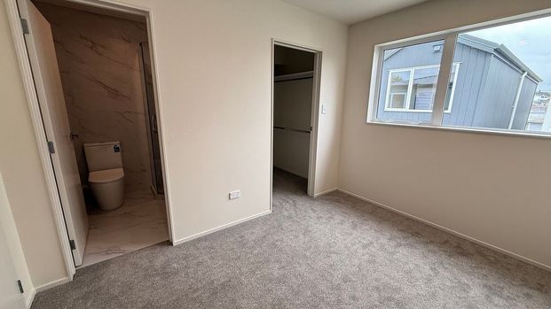 Charming 3BR Home in Blockhouse Bay! - Photo 1