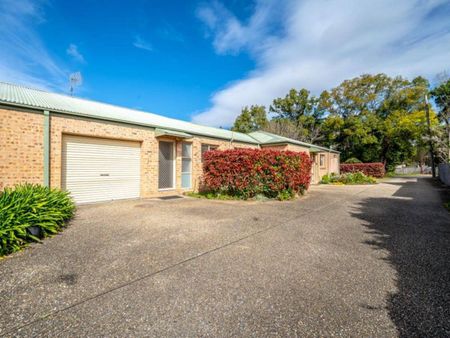 Charming Villa for Rent in Prime Berry Location - Photo 3