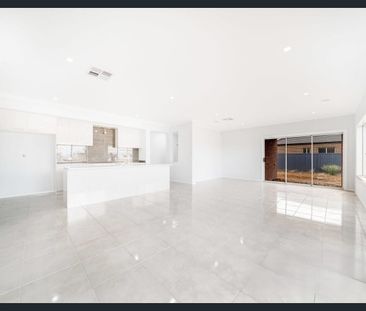 26 Wonnangatta Crescent, Weir Views, Vic 3338 - Photo 2