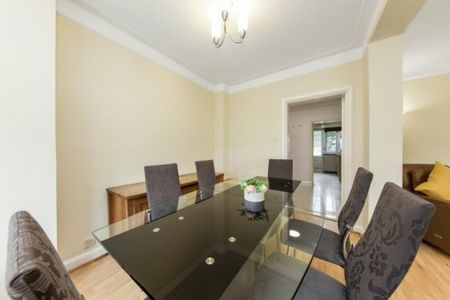 4 bedroom flat to rent - Photo 4