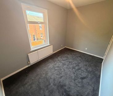 2 bedroom end of terrace house to rent - Photo 2