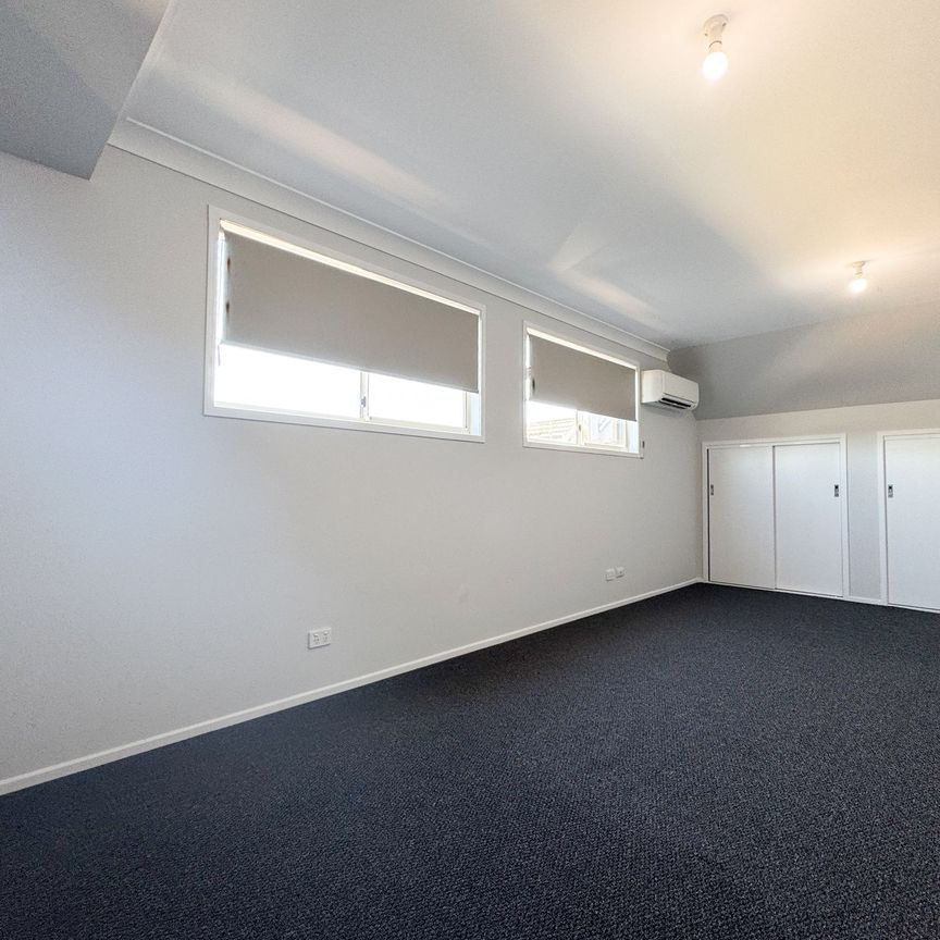 Fresh & Bright 2 Bedroom Townhouse - Photo 1