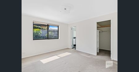 Modern Family Home With Stunning Views - Photo 5