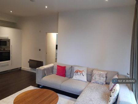2 bedroom flat to rent - Photo 2