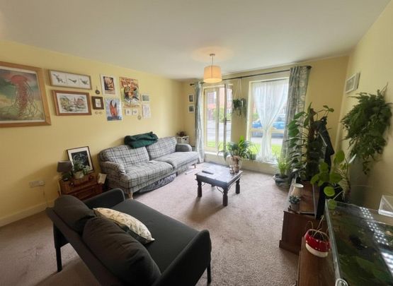 2 bedroom Flat To Let - Photo 1