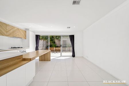 7/27 Yass Road, Queanbeyan NSW 2620 - Townhouse For Rent | Domain - Photo 2