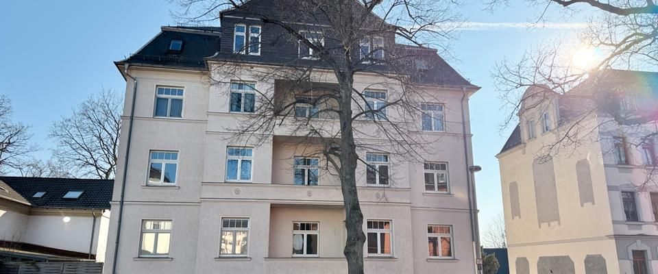 3-Raum • Dachgeschoss • schöner Grundriss • Bad mit Wanne • modernes Laminat • gepflegtes Haus - Photo 1