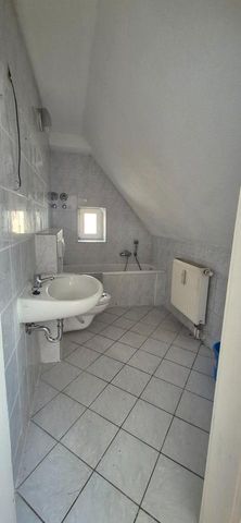 2-Raum-Wohnung DG rechts zur Selbstrenovierung - Karl-Marx-Str. 19, Klettwitz - Photo 5